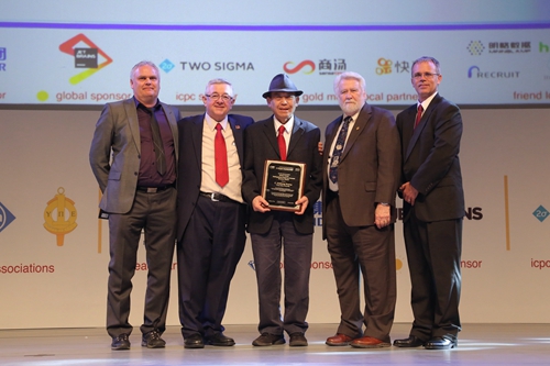 clip_image007.jpg //pkunews.crwebvip.com/xwzh/attachement/jpg/site2/20180418/484d7eb258891c413ee73a.jpg