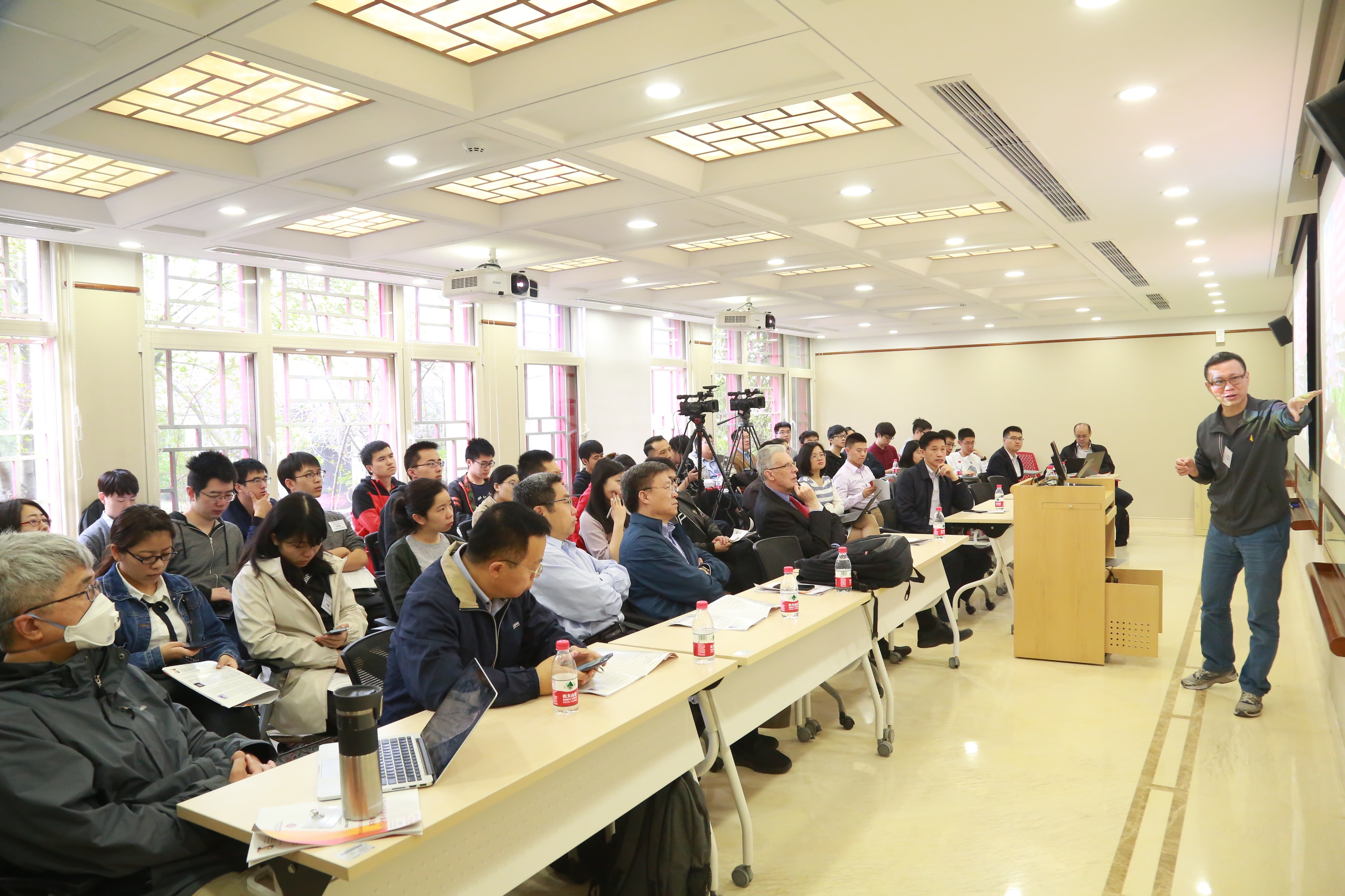 20180404成人网站
前沿计算研究中心第一届青年论坛成功举办03.JPG 20180404成人网站
前沿计算研究中心第一届青年论坛成功举办03.JPG